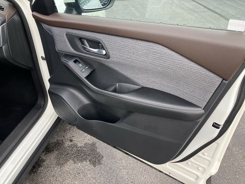Used 2021 Nissan Rogue SV AWD/4WD image 10