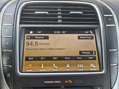 Used 2019 Lincoln Nautilus Reserve image 12