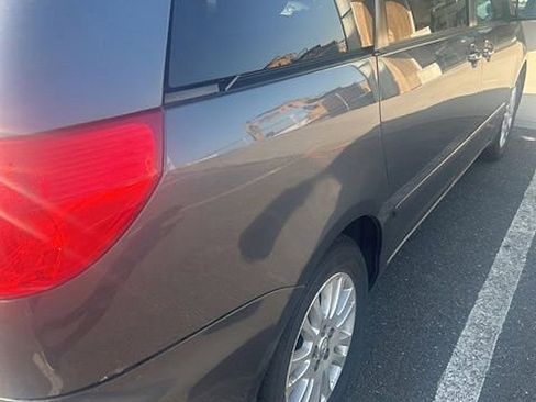 Used 2010 Toyota Sienna XLE image 17