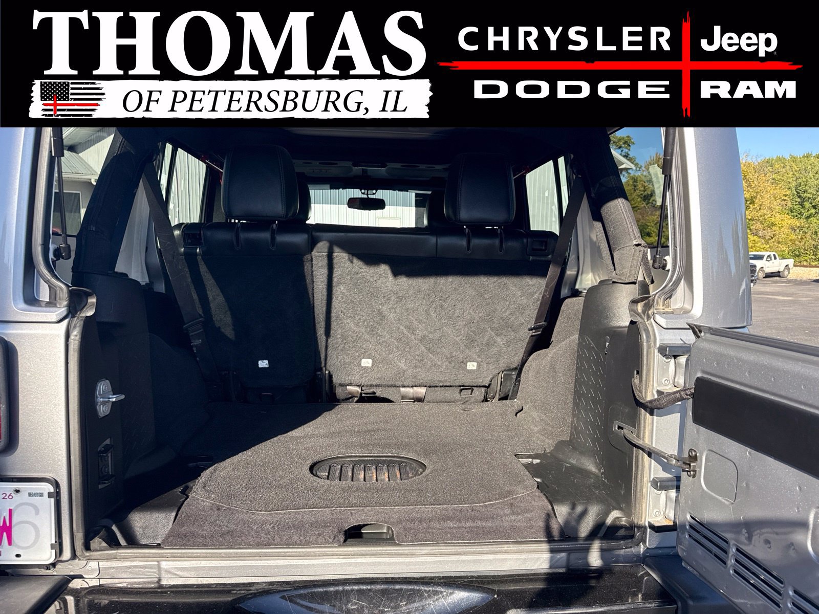 Used 2018 Jeep Wrangler Unlimited Sahara w/ Dual Top Group AWD/4WD image 23
