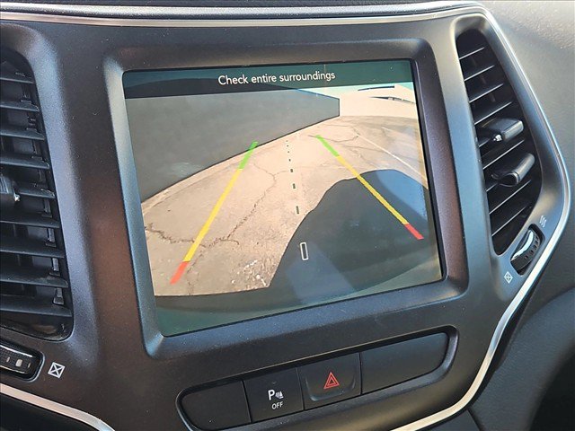 Used 2019 Jeep Cherokee Trailhawk w/ Cold Weather Group AWD/4WD image 14