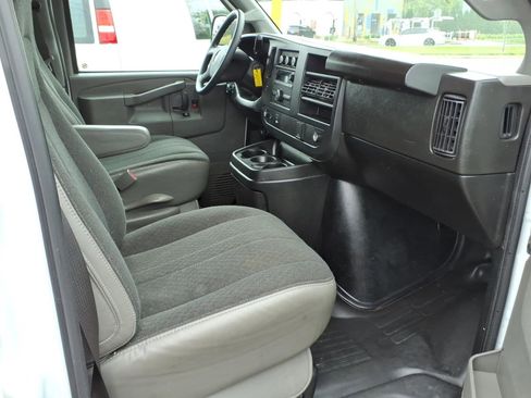 Used 2024 GMC Savana 2500 w/ Driver Convenience Package RWD image 20