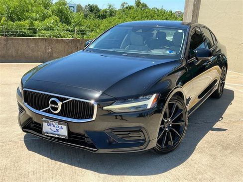 Used 2019 Volvo S60 T5 Momentum w/ Multimedia Package FWD image 2