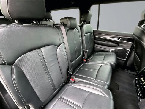 Used 2023 Jeep Wagoneer Series II AWD/4WD image 27