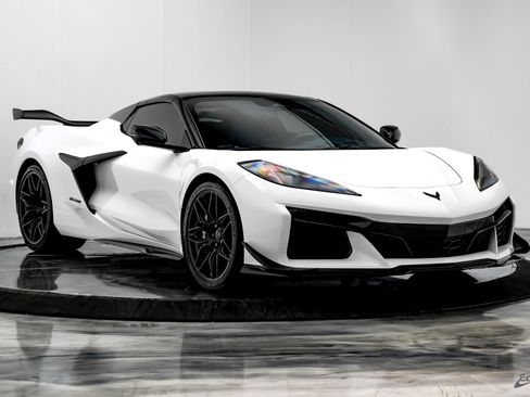 Used 2025 Chevrolet Corvette Z06 w/ Z07 Performance Package RWD image 29