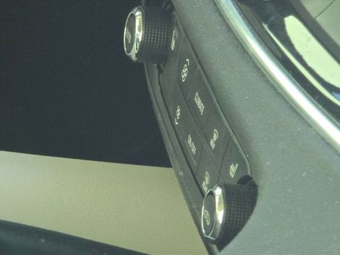 Used 2024 Buick Enclave Essence FWD image 29