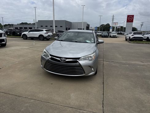 Used 2017 Toyota Camry LE FWD image 5
