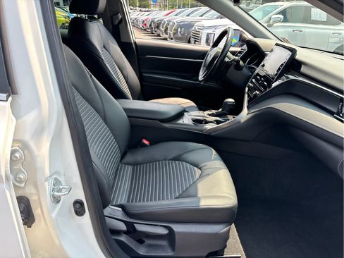 Used 2022 Toyota Camry SE w/ Cold Weather Package FWD image 21