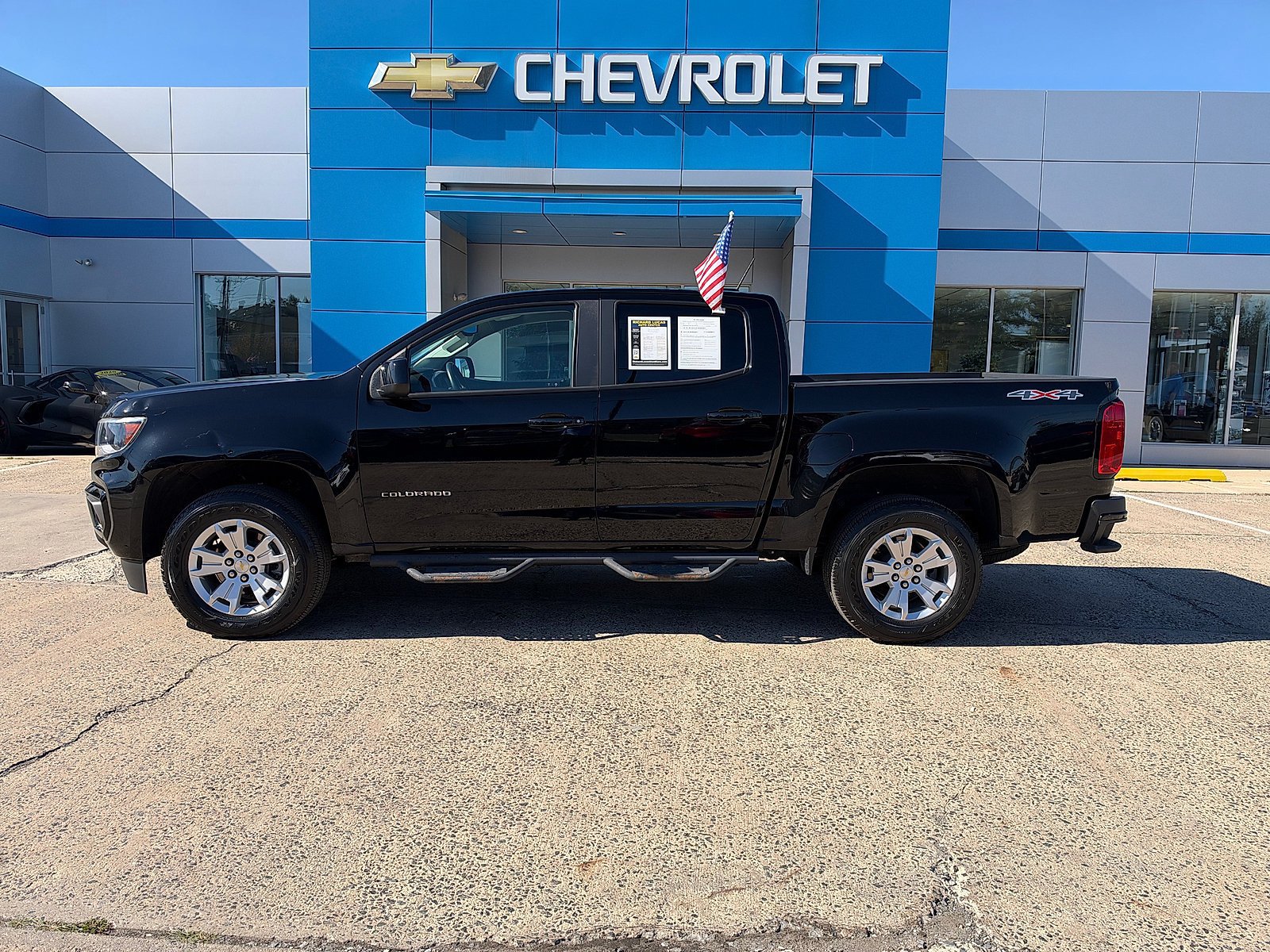 Used 2022 Chevrolet Colorado LT w/ Safety Package AWD/4WD image 8