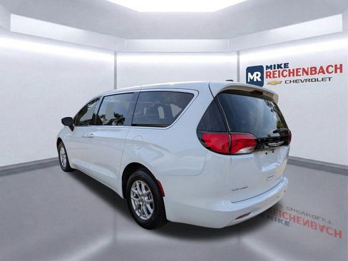 Used 2023 Chrysler Voyager LX image 6