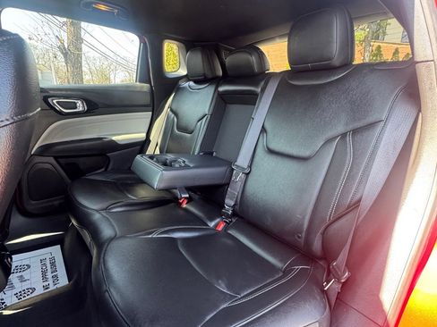 Used 2025 Jeep Compass Limited image 10
