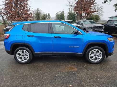 Certified 2025 Jeep Compass Sport image 8