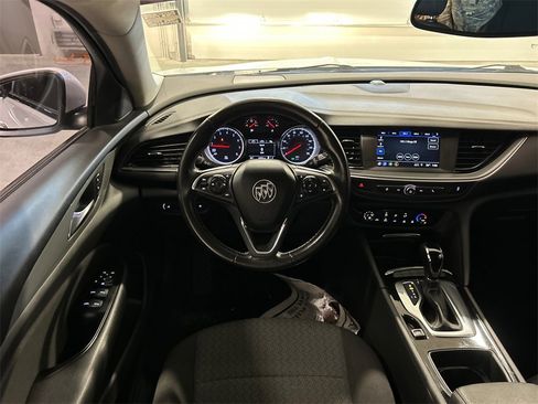 Used 2019 Buick Regal Preferred image 28