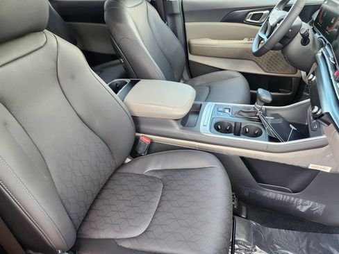 New 2027 Kia Carnival FWD image 13