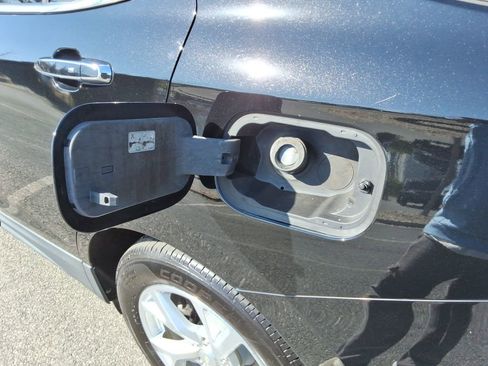 Used 2018 Chevrolet Equinox Premier image 12