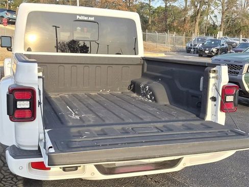 Used 2023 Jeep Gladiator Overland image 8