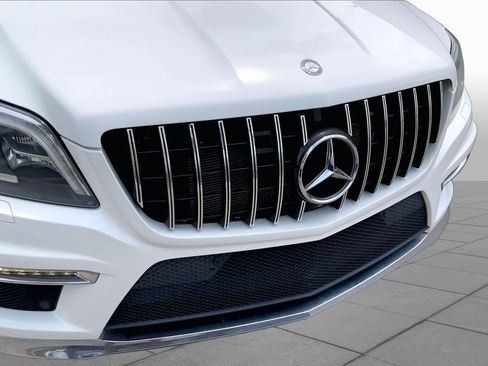 Used 2014 Mercedes-Benz GL 550 4MATIC image 30