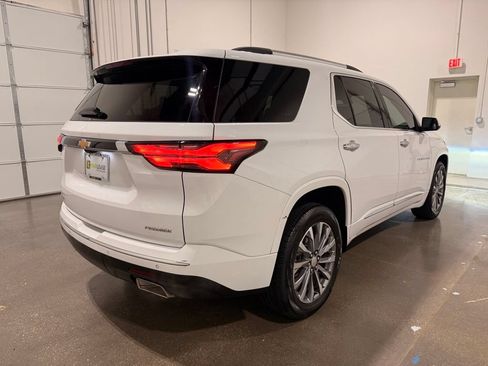 Used 2023 Chevrolet Traverse Premier FWD image 5