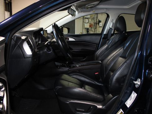 Used 2018 MAZDA MAZDA3 Touring image 6