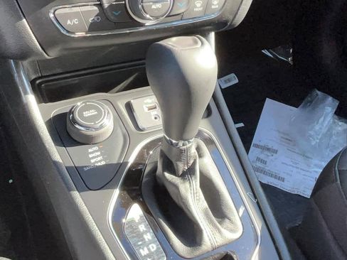 New 2023 Jeep Cherokee Altitude Lux w/ Lux Elite Package image 16