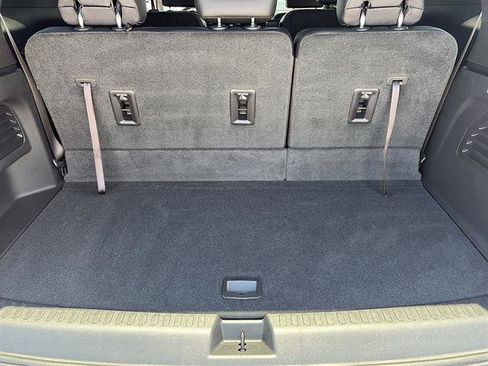 Used 2025 Chevrolet Traverse LT w/ Driver Confidence Package FWD image 19