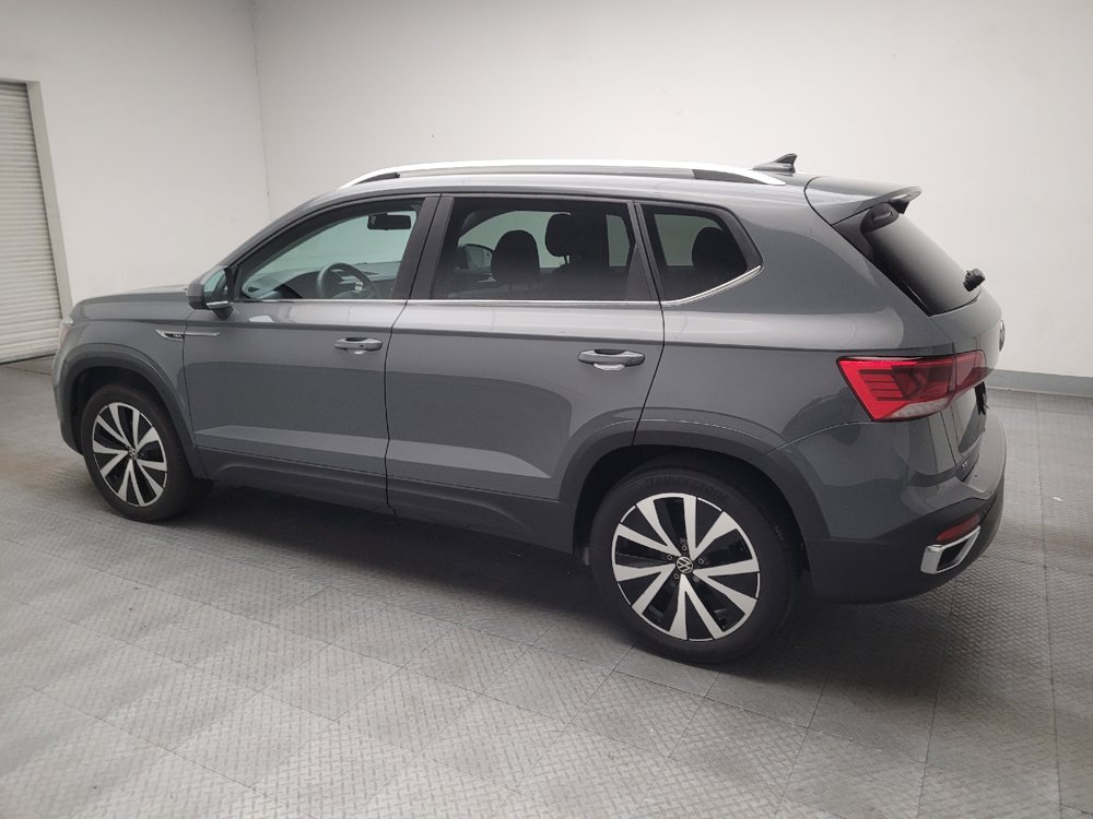 Used 2022 Volkswagen Taos SE w/ Panoramic Sunroof Package AWD/4WD image 3