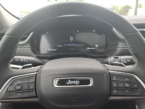 Certified 2024 Jeep Grand Cherokee Limited AWD/4WD image 19