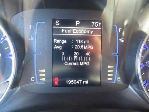 Used 2017 Chrysler Pacifica Touring-L FWD image 21