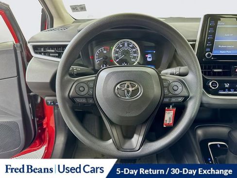 Used 2021 Toyota Corolla LE image 6