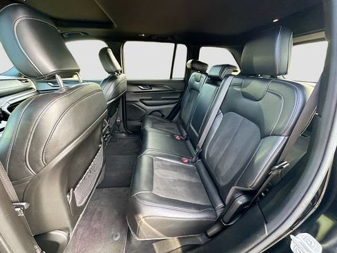 Used 2025 Jeep Grand Cherokee Altitude RWD image 25