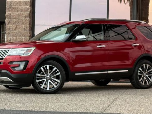 Used 2017 Ford Explorer Platinum AWD/4WD image 3