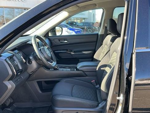 Certified 2022 Nissan Pathfinder SV w/ Cargo Package image 9