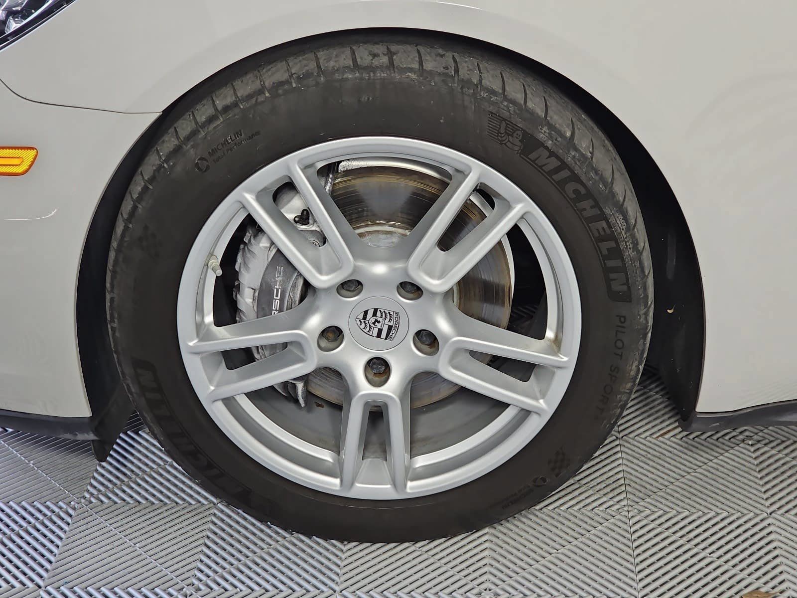 Used 2018 Porsche Panamera w/ Premium Package Plus RWD image 10