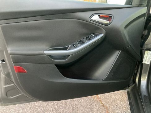 Used 2013 Ford Focus Titanium w/ Titanium Handling Pkg image 11