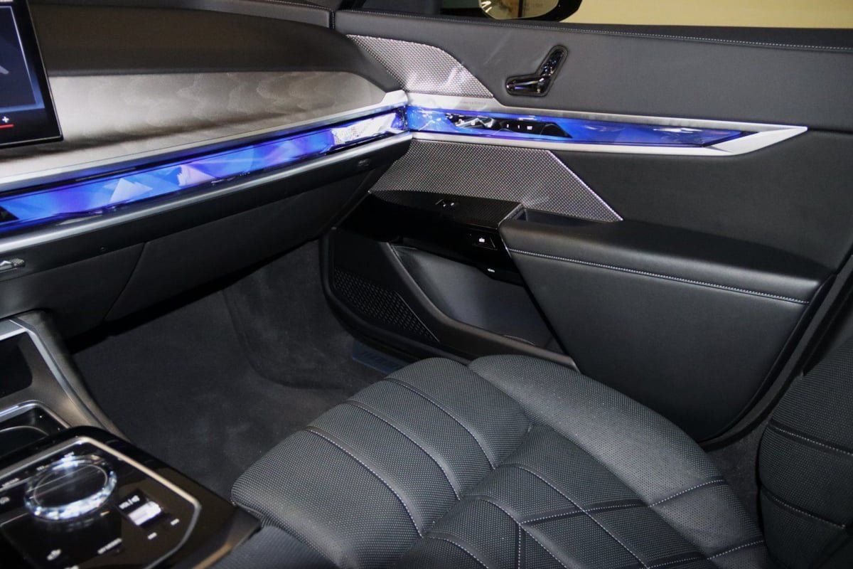 Used 2023 BMW 760i xDrive AWD/4WD image 57