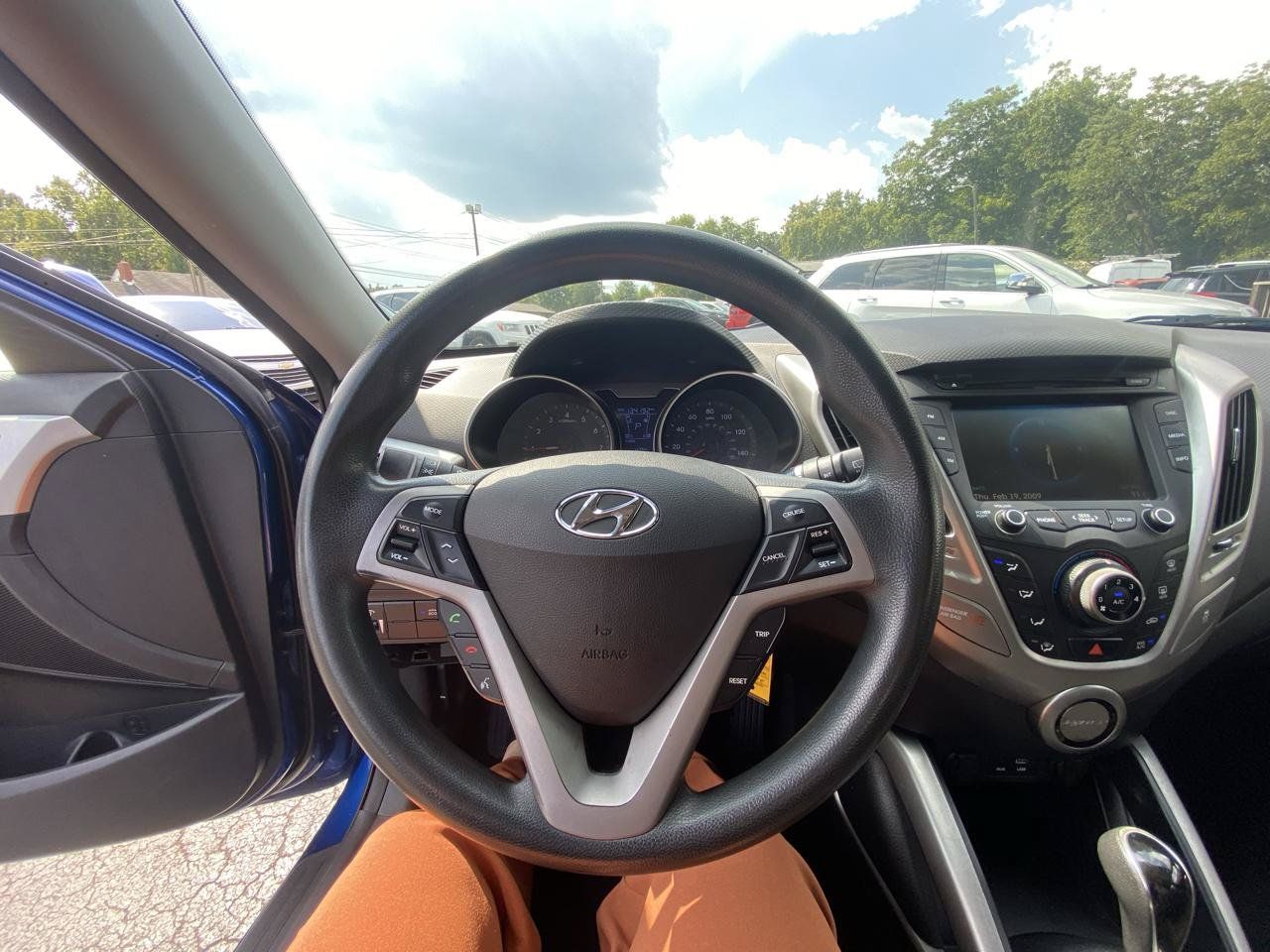 Used 2016 Hyundai Veloster FWD image 11