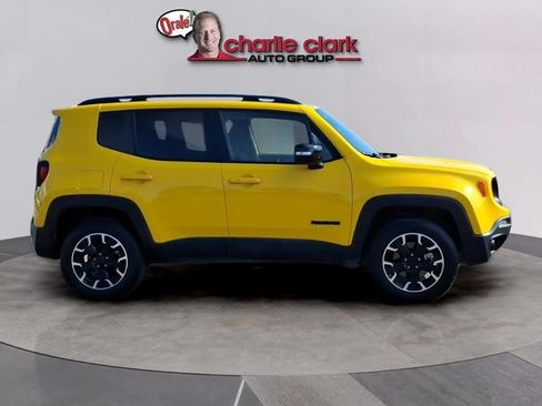 Used 2023 Jeep Renegade Latitude w/ Sun/Sound Group AWD/4WD image 6