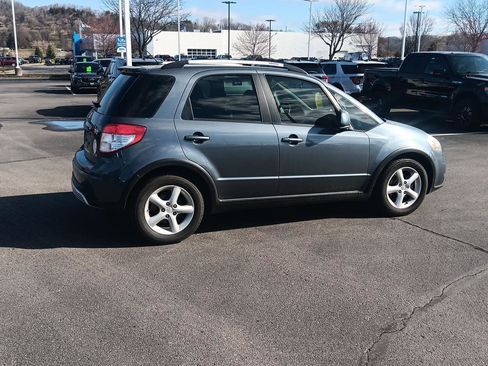 Used 2009 Suzuki SX4 AWD Hatchback w/ Touring Pkg image 3