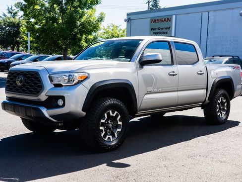 Used 2021 Toyota Tacoma TRD Off-Road w/ Technology Package AWD/4WD image 3
