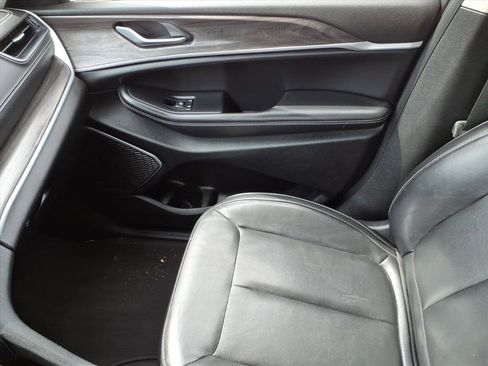 Used 2022 Jeep Grand Cherokee L Limited AWD/4WD image 33