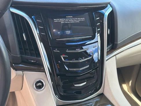 Used 2019 Cadillac Escalade Premium Luxury RWD image 30