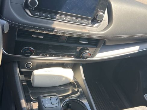 Certified 2023 Nissan Rogue SV FWD image 3