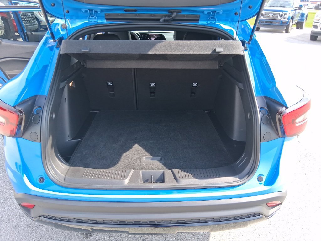 Used 2024 Chevrolet Trax RS w/ Sunroof Package FWD image 40