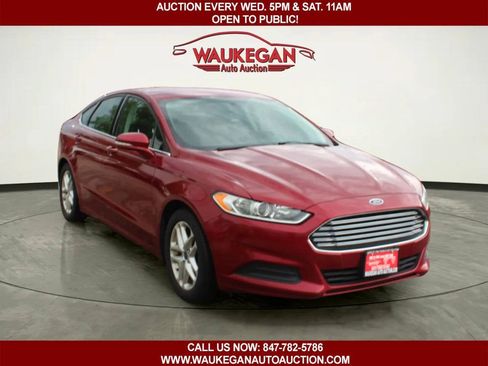 Used 2014 Ford Fusion SE FWD image 2
