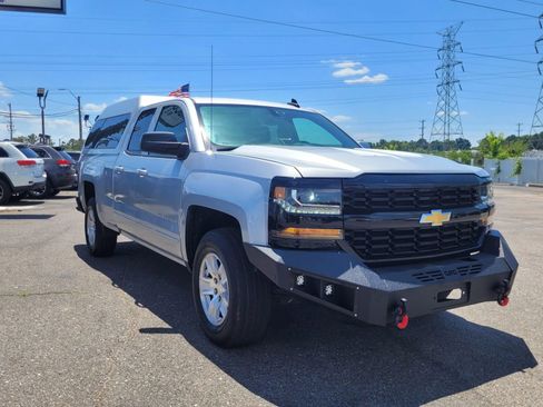 Used 2019 Chevrolet Silverado 1500 LT AWD/4WD image 8