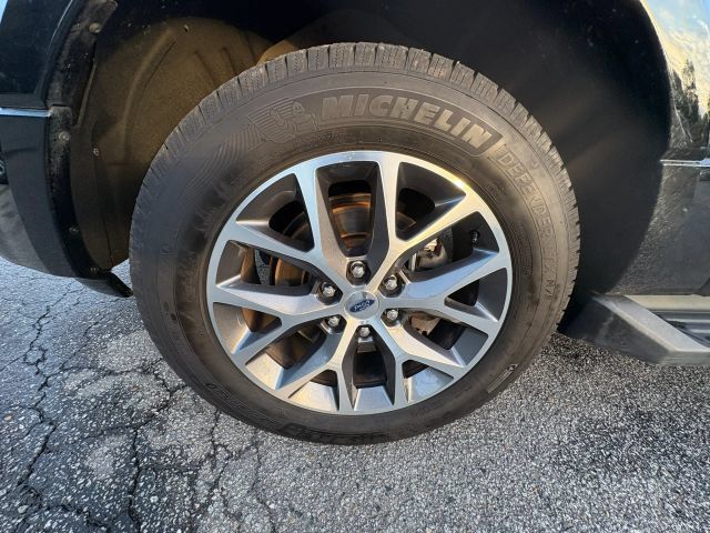 Used 2017 Ford Expedition XLT w/ Equipment Group 202A RWD image 9