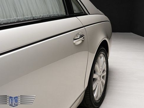 Used 2009 Maybach 62 S RWD image 4