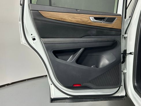 Used 2024 Volkswagen Atlas SE image 16