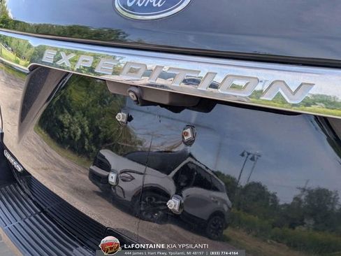 Used 2018 Ford Expedition Limited w/ Equipment Group 301A AWD/4WD image 9