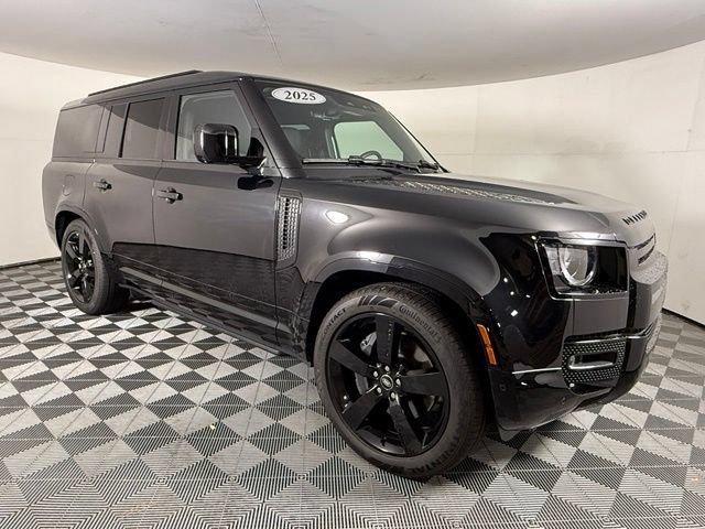 Used 2025 Land Rover Defender 130 X-Dynamic SE AWD/4WD image 9